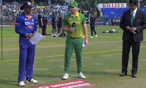 தென் ஆப்பிரிக்காவுக்கு எதிராக டாஸ் வென்ற இந்தியா பந்து வீச்சு தேர்வு