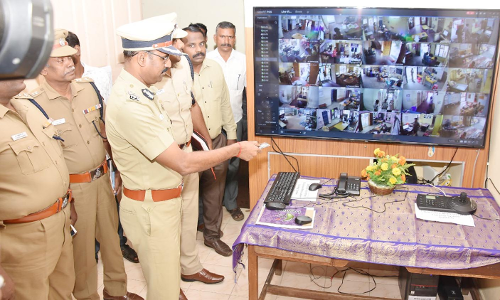 மதுரை போலீஸ் நிலையங்களில்  சுழலும் காமிராக்கள் பொருத்தம்