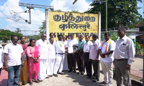 குழித்துறை ரெயில் நிலையத்தில் விஜய் வசந்த் எம்.பி. ஆய்வு