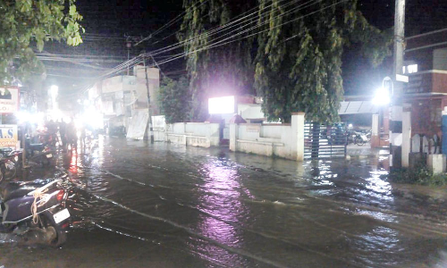 பூதலூர் பகுதியில் தொடரும் மழை: காலம் தப்பிய மழையால் குறுவை அறுவடை பணிகள் முற்றிலும் பாதிப்பு