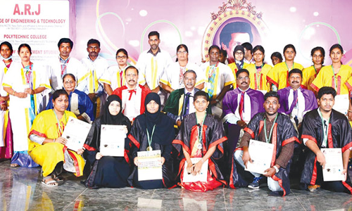 ஏ.ஆர்.ஜெ. பொறியியல் கல்லூரியில் பட்டமளிப்பு விழா