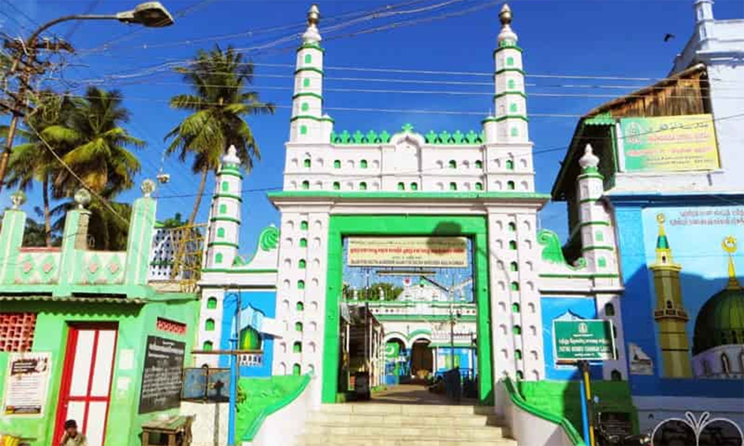 மதுரை கோரிப்பாளையம் தர்காவில் சந்தனக்கூடு திருவிழா நாளை நடக்கிறது மதுரை கோரிப்பாளையம் தர்காவில் சந்தனக்கூடு திருவிழா நாளை நடக்கிறது