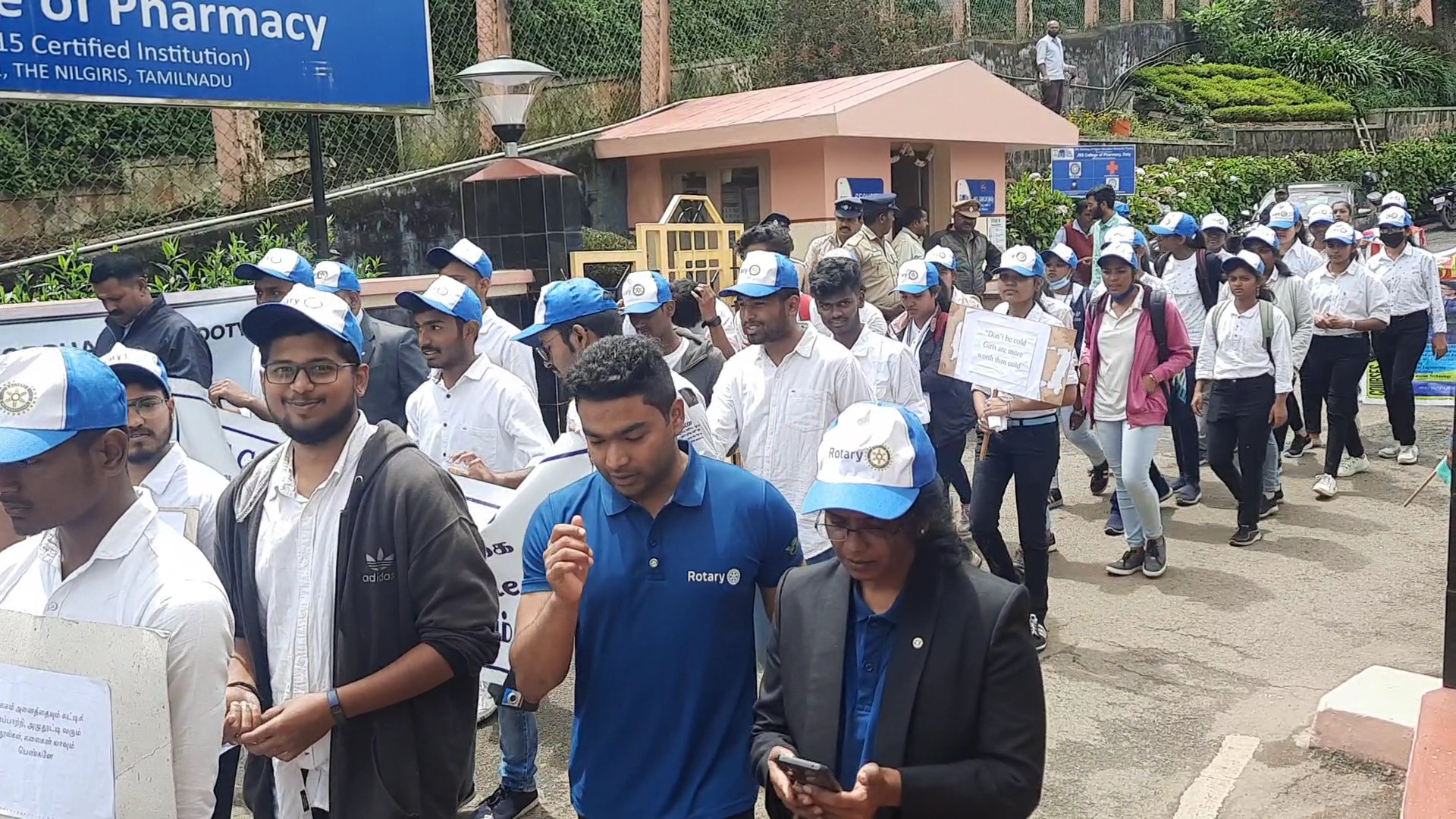 ஊட்டியில் சர்வதேச பெண் குழந்தைகள் தின விழிப்புணர்வு பேரணி