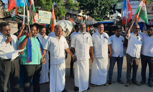 பொன்னேரி, சோழவரத்தில் மதசார்பற்ற ஜனநாயக முற்போக்கு இயக்கங்கள் சார்பில் மனித சங்கிலி