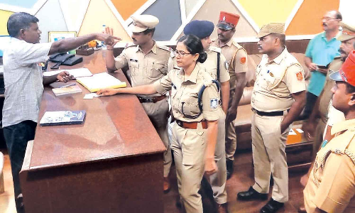 தமிழக ரவுடிகள் பதுங்கலா?- புதுவை லாட்ஜூகளில் போலீசார் அதிரடி சோதனை