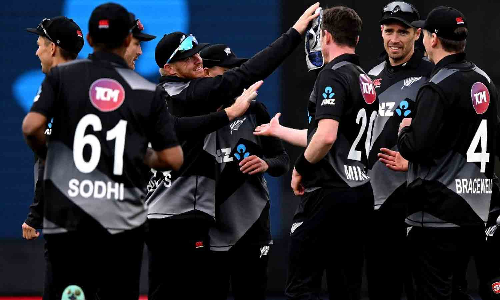 முத்தரப்பு ஒருநாள் தொடர்- 48 ரன்கள் வித்தியாசத்தில் வங்காள தேசத்தை வீழ்த்தியது நியூசிலாந்து