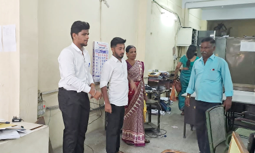 சாலை விபத்தில் காயமடைந்தவருக்கு  22 ஆண்டுகளாக காப்பீடு தொகையை வழங்காததால் நிறுவனத்தில் ஜப்தி நடவடிக்கை  -ஓசூர் சார்பு நீதிமன்றம் உத்தரவால் பரபரப்பு