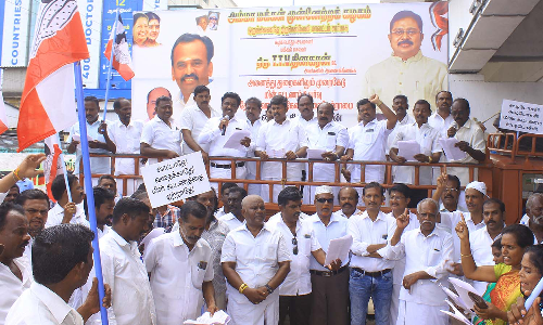 நெல்லையில் மின்கட்டண உயர்வை கண்டித்து அ.ம.மு.க. ஆர்ப்பாட்டம்