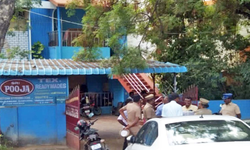 பாளையில் துணிகரம்- பொதுப்பணித்துறை என்ஜினீயர் வீட்டில் கொள்ளை