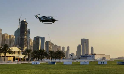 துபாயில் பறக்கும் கார் சோதனை - அசத்திய சீன நிறுவனம்