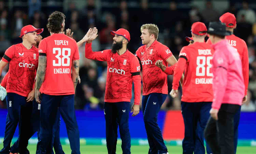 2-வது டி20 போட்டியிலும் 8 ரன்கள் வித்தியாசத்தில் ஆஸ்திரேலியாவை வீழ்த்தியது இங்கிலாந்து