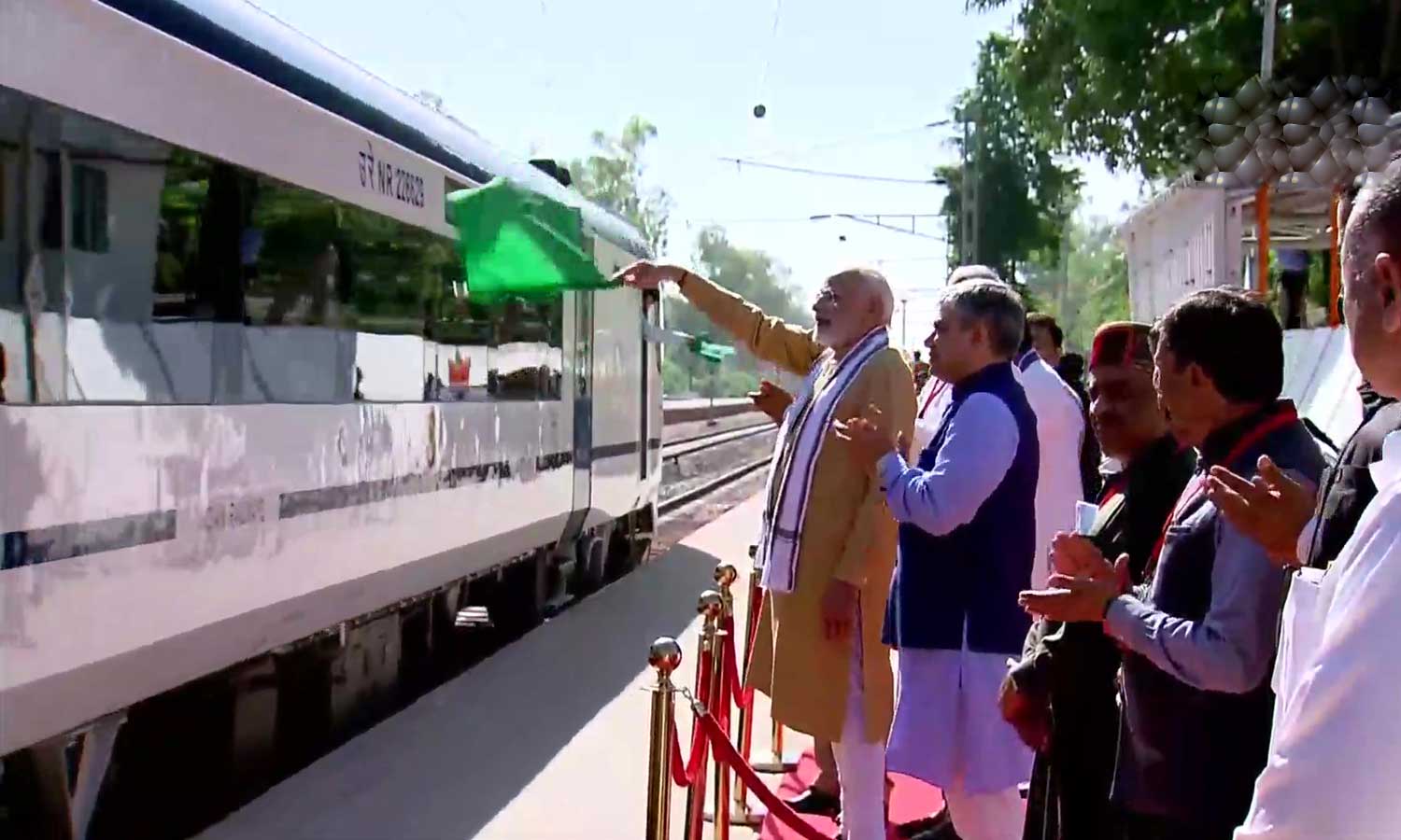 நாட்டின் 4வது வந்தே பாரத் எக்ஸ்பிரஸ் ரெயிலை தொடங்கி வைத்தார் பிரதமர் மோடி நாட்டின் 4வது வந்தே பாரத் எக்ஸ்பிரஸ் ரெயிலை தொடங்கி வைத்தார் பிரதமர் மோடி