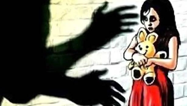சாக்லேட் கொடுத்து சென்னை சிறுமி பாலியல் பலாத்காரம்- முதியவர் கைது சாக்லேட் கொடுத்து சென்னை சிறுமி பாலியல் பலாத்காரம்- முதியவர் கைது