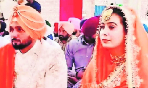 கட்சி ஊழியரை திருமணம் செய்த ஆம் ஆத்மி பெண் எம்.எல்.ஏ.- வியந்துபோன உள்ளூர் மக்கள்