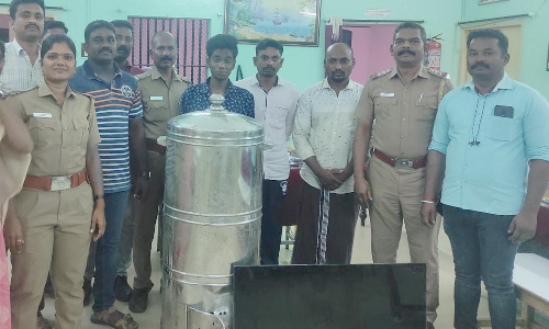 அடுத்தடுத்து தொடர்ந்து கைவரிசை:  அதியமான் கோட்டை கோவில் உண்டியலை   கொள்ளையடித்து ஏரியில் வீசிய கும்பல் சிக்கியது