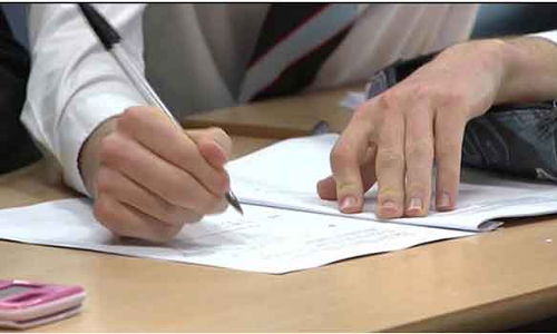 அரசின் உதவித்தொகை பெற விண்ணப்பிக்கலாம்