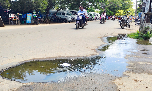 கடலூர் கடற்கரை சாலையில் வழிந்து ஓடும் கழிவு நீர்; தொற்று நோய் பரவும் அபாயம்