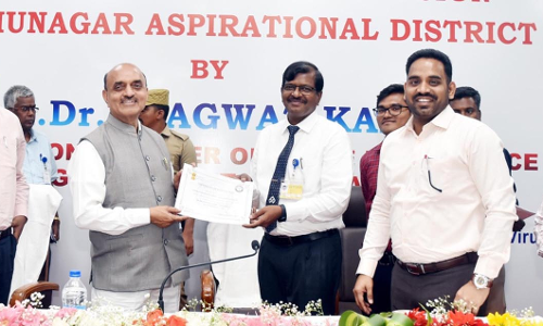 பிரதமரின் காப்பீடு-ஓய்வூதிய திட்டம்-மத்திய மந்திரி அறிவுறுத்தல்