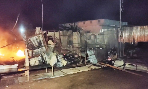 டீக்கடையில் தீ விபத்து