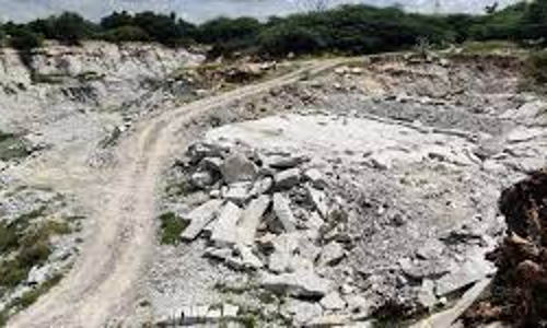 கல்குவாரியில்  வெடிபொருட்கள் பறிமுதல்