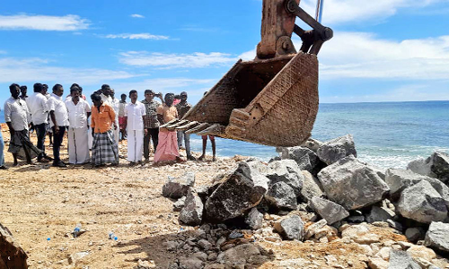 மணப்பாட்டில் ரூ.48 கோடியில் தூண்டில் பாலம் அமைக்கும் பணி தொடக்கம் - மீனவர்களின் 30 ஆண்டு கோரிக்கையை அமைச்சர் அனிதா ராதாகிருஷ்ணன் நிறைவேற்றினார்