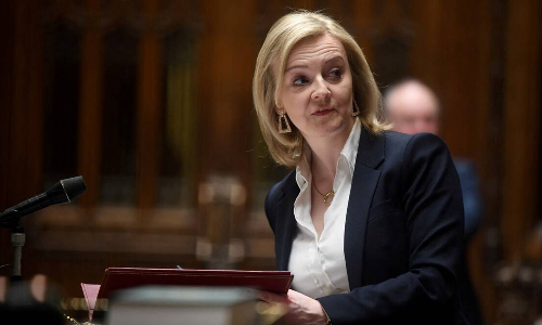 இங்கிலாந்து பிரதமர் லிஸ் டிரசுக்கு நெருக்கடி: வரிகுறைப்பு திட்டங்கள் மறுபரிசீலனையா?