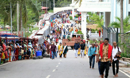 திருப்பதியில் பக்தர்கள் தரிசனத்திற்கு 30 மணி நேரம் காத்திருப்பு
