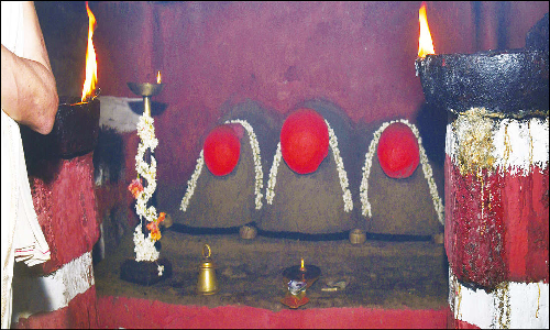 தீபாவளியை முன்னிட்டு ஹாசனாம்பா கோவில் நடை திறக்கப்பட்டது