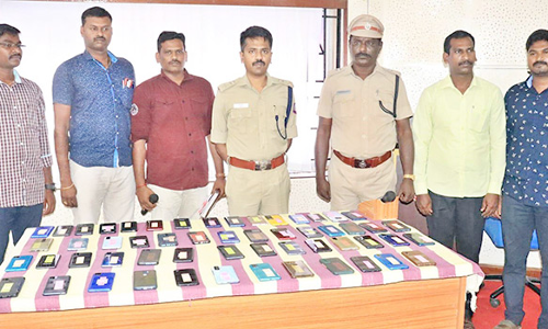 ரூ.8 லட்சம் மதிப்பிலான செல்போன்கள் மீட்பு