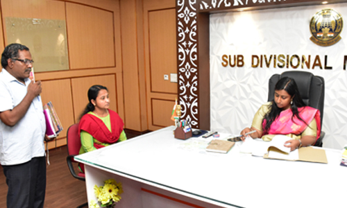 திருச்செங்கோடு  ஆர்.டி.ஓ. அலுவலகத்தில் கலெக்டர் ஆய்வு