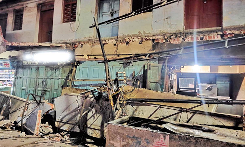 நெல்லையில் கடையின் மேற்கூரை இடிந்து விழுந்து  வியாபாரி பலி