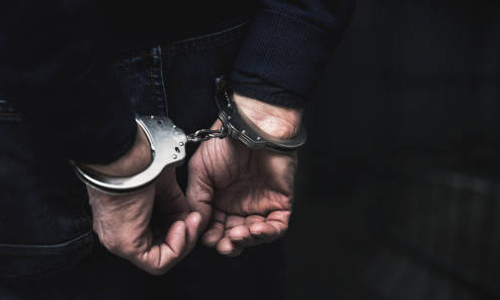 சிறுமிகளை பாலியல் பலாத்காரம் செய்த 2 வாலிபர்கள் கைது