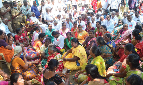 தேசிய பஞ்சாலை தொழிலாளர்கள் சங்கத்தினர் காத்திருப்பு போராட்டம்