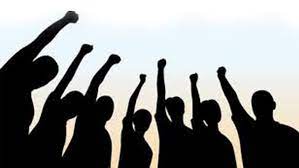 கோரிக்கைகளை வலியுறுத்தி நூதன ஆர்ப்பாட்டம் கோரிக்கைகளை வலியுறுத்தி நூதன ஆர்ப்பாட்டம்