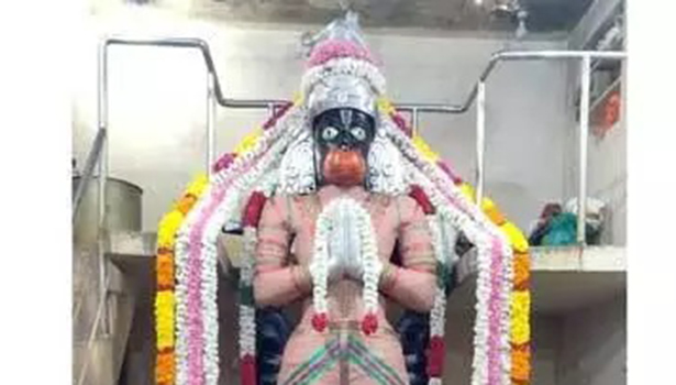 வைராக்கிய விஸ்வரூப ஆஞ்சநேயருக்கு சந்தனக்காப்பு அலங்காரம் வைராக்கிய விஸ்வரூப ஆஞ்சநேயருக்கு சந்தனக்காப்பு அலங்காரம்