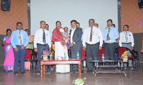 முன்னாள் மாணவர்கள் சந்திப்பு நிகழ்ச்சி