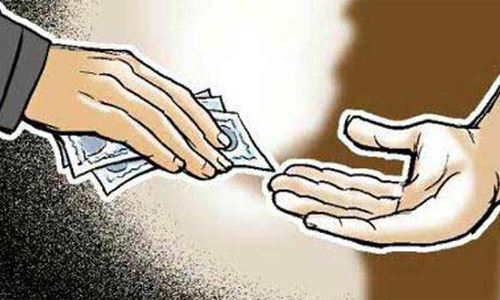 மனைவியை கண்டுபிடிக்க கோரி கணவர் புகார் வழக்கு பதிவு செய்ய லஞ்சம் கேட்கும் போலீசார்