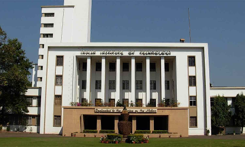 காரக்பூரில் ஐஐடி மாணவர் தற்கொலை- விடுதி அறையில் அழுகிய நிலையில் சடலம் மீட்பு