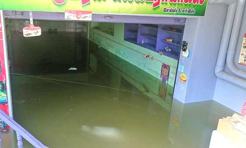 அந்தியூரில் கனமழை கொட்டியது- ஏரி நிரம்பி ஊருக்குள் தண்ணீர் புகுந்தது