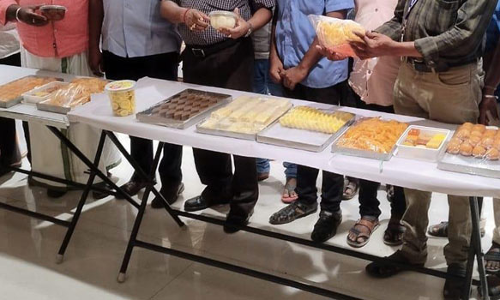 தீபாவளி பண்டங்களை தரமாக தயாரித்து விற்பனை செய்ய வேண்டும்- அதிகாரிகள் எச்சரிக்கை