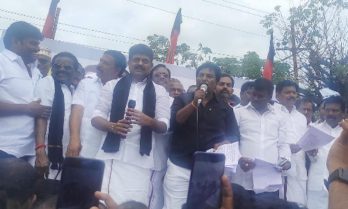 தி.மு.க. இளைஞரணி சார்பில் கண்டன ஆர்ப்பாட்டம்