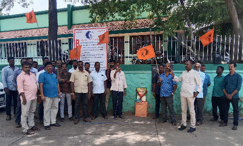 திங்கள் நகர் பணிமனை முன்பு பாரதிய மஸ்தூர் சங்கத்தினர் ஆர்ப்பாட்டம்