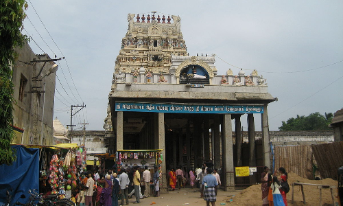 புரட்டாசி கடைசி சனிக்கிழமை: திருவள்ளூர் வீரராகவர் கோவிலில் பக்தர்கள் அதிக அளவில் குவிந்தனர்