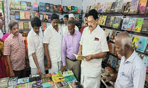அறிஞர் அண்ணா அரசு கலை, அறிவியல் கல்லூரியில் புத்தக கண்காட்சி
