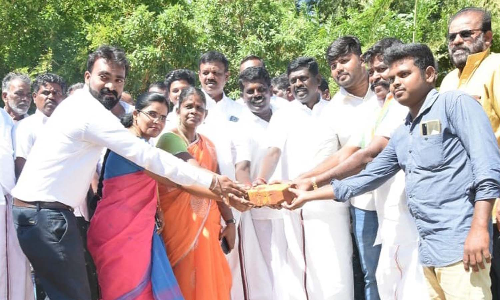 அரியப்பபுரம் ஊராட்சியில் நலத்திட்ட பணிக்கு ரூ.18.15 லட்சம் மதிப்பீட்டில் அடிக்கல் நாட்டு விழா-  தி.மு.க. மாவட்ட செயலாளர் சிவ பத்மநாதன் பங்கேற்பு