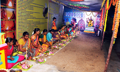 விளாத்திகுளம்  சக்தி வராகி சித்தர் கோவிலில் அம்மனுக்கு விளக்கு பூஜை