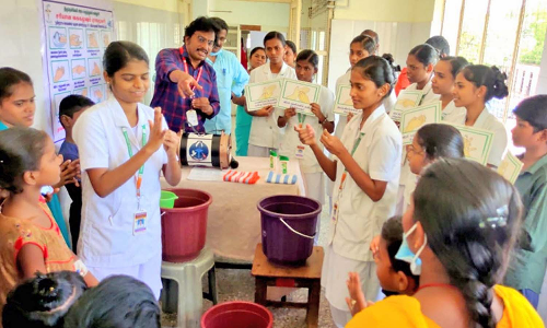 நெல்லை அரசு மருத்துவமனையில் கை கழுவல் குறித்த செய்முறை பயிற்சி