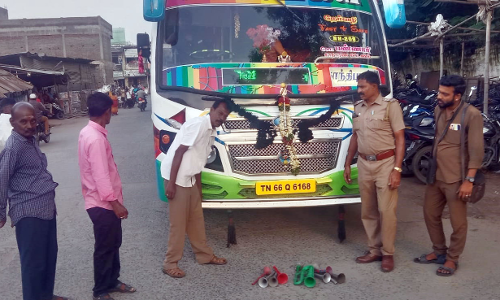 அன்னூர் பஸ்நிலையத்தில்  15 பஸ்களில் இருந்து ஏர்ஹாரன்கள் அகற்றம்