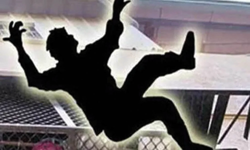 கட்டிட தொழிலாளி தவறி விழுந்து பலி