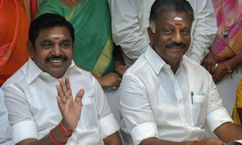 எடப்பாடி-ஓ.பி.எஸ். இடையே கடும் போட்டி: தேவரின் தங்க கவசத்தை கலெக்டர்களிடம் ஒப்படைக்க முடிவு